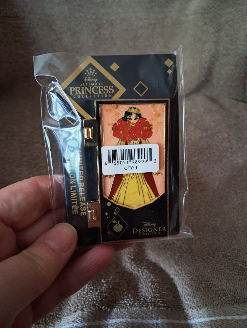Snow White Designer Princess Collection Pin - Picture 5 of 5